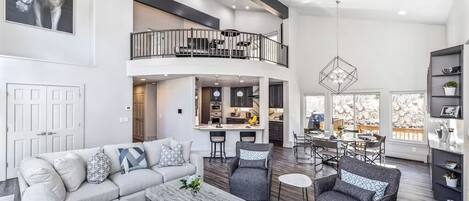 Duplex, 4 Bedrooms | Living area | Smart TV