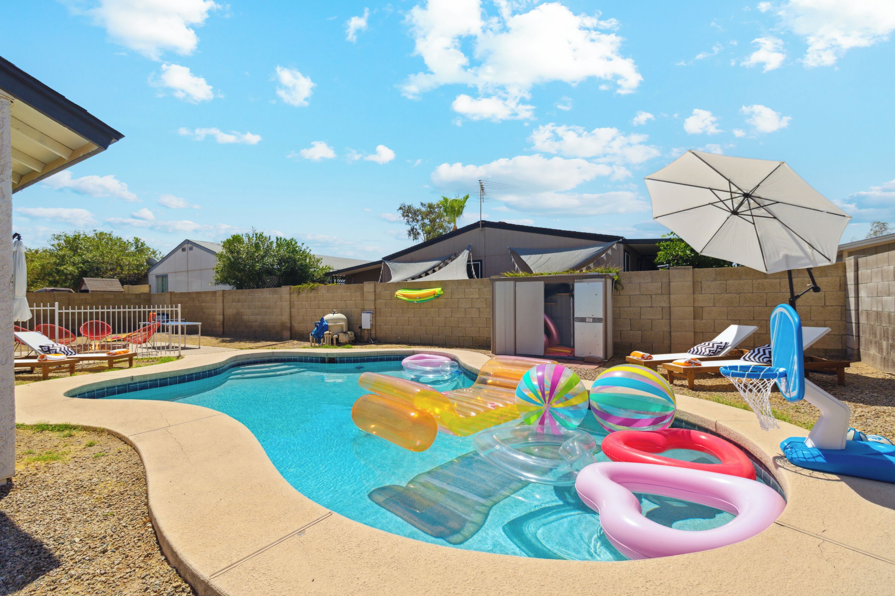 Eclectic / Pool / Ping-Pong / Fire Pit / 3 BR