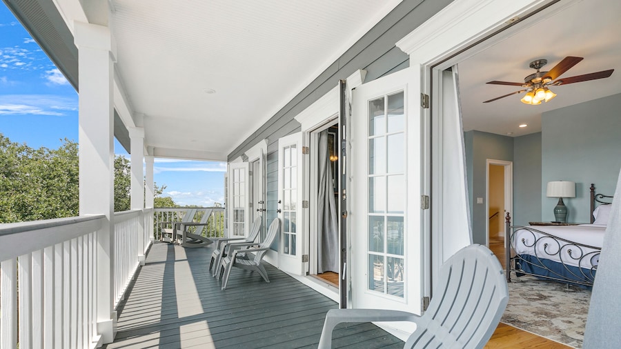 Pelican View Beach House - Private Beach!!