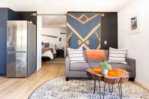 1 bedroom, desk, free WiFi, bed sheets