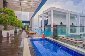 Outdoor pool, a heated pool