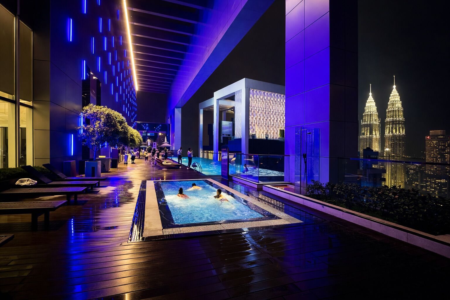 Outdoor pool, a heated pool