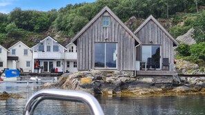 Exterior - Cottage 2 meters from the sea, 2 hours from Bergen in Norway. Unike location (Vestland)