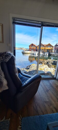 Cottage 2 meters from the sea, 2 hours from Bergen in Norway. Unike location