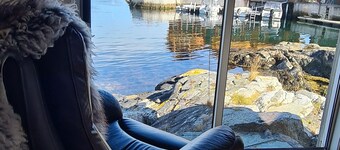 Cottage 2 meters from the sea, 2 hours from Bergen in Norway. Unike location