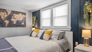 4 bedrooms, desk, free WiFi, bed sheets