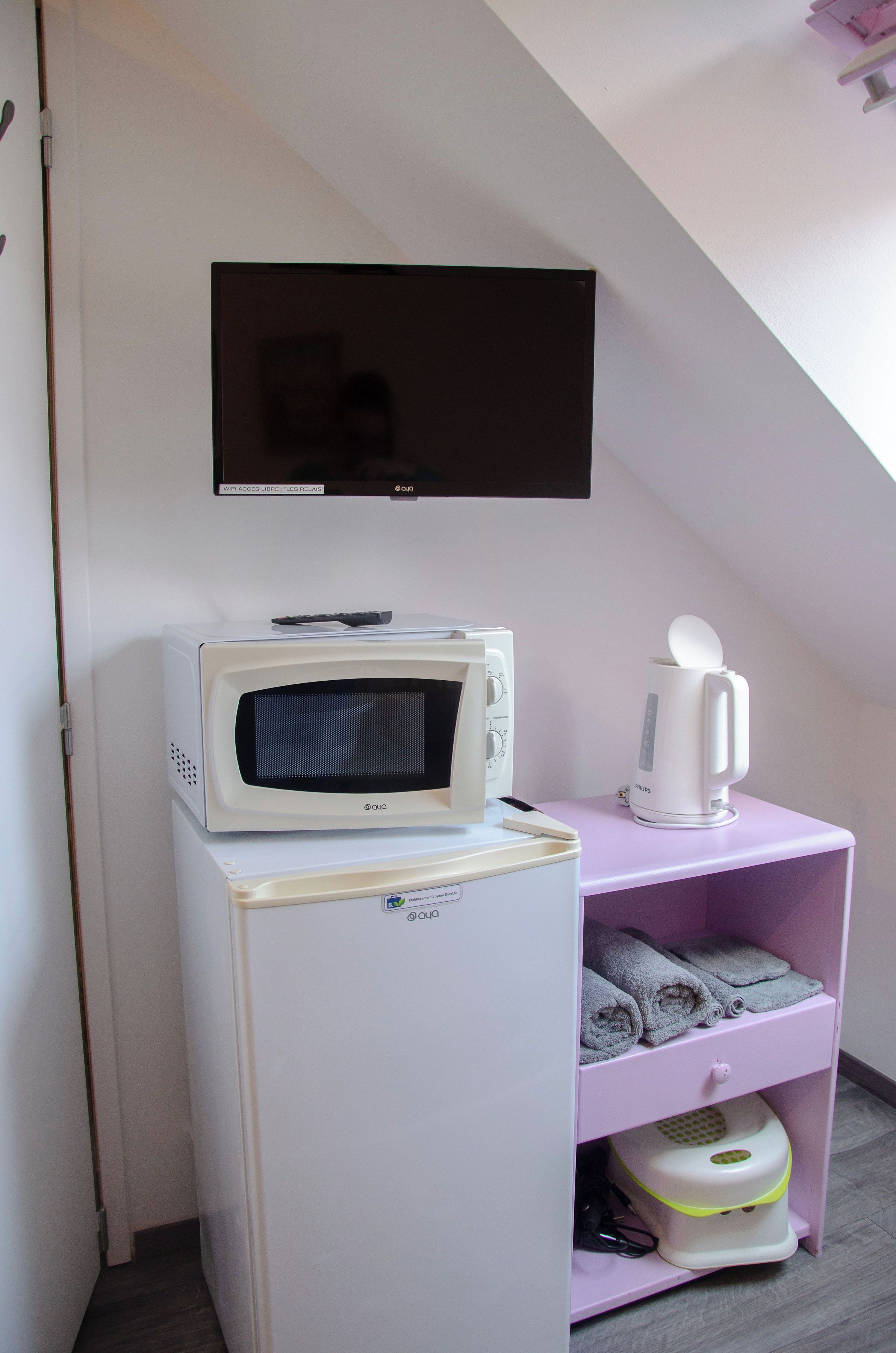 Basic Triple Room, 1 Bedroom | Soundproofing, cots/infant beds, free WiFi, bed sheets