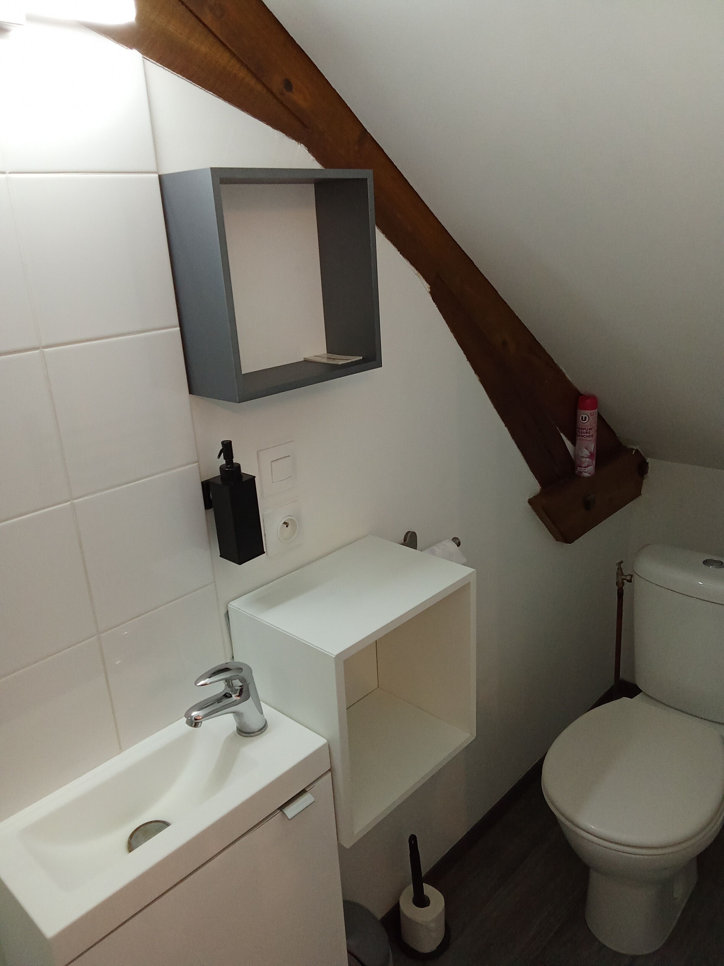 ห้องเบสิกทริปเปิล, 1 ห้องนอน | ห้องน้ำ | ฝักบัว, ของใช้ในห้องน้ำฟรี, ไดร์เป่าผม, ผ้าเช็ดตัว