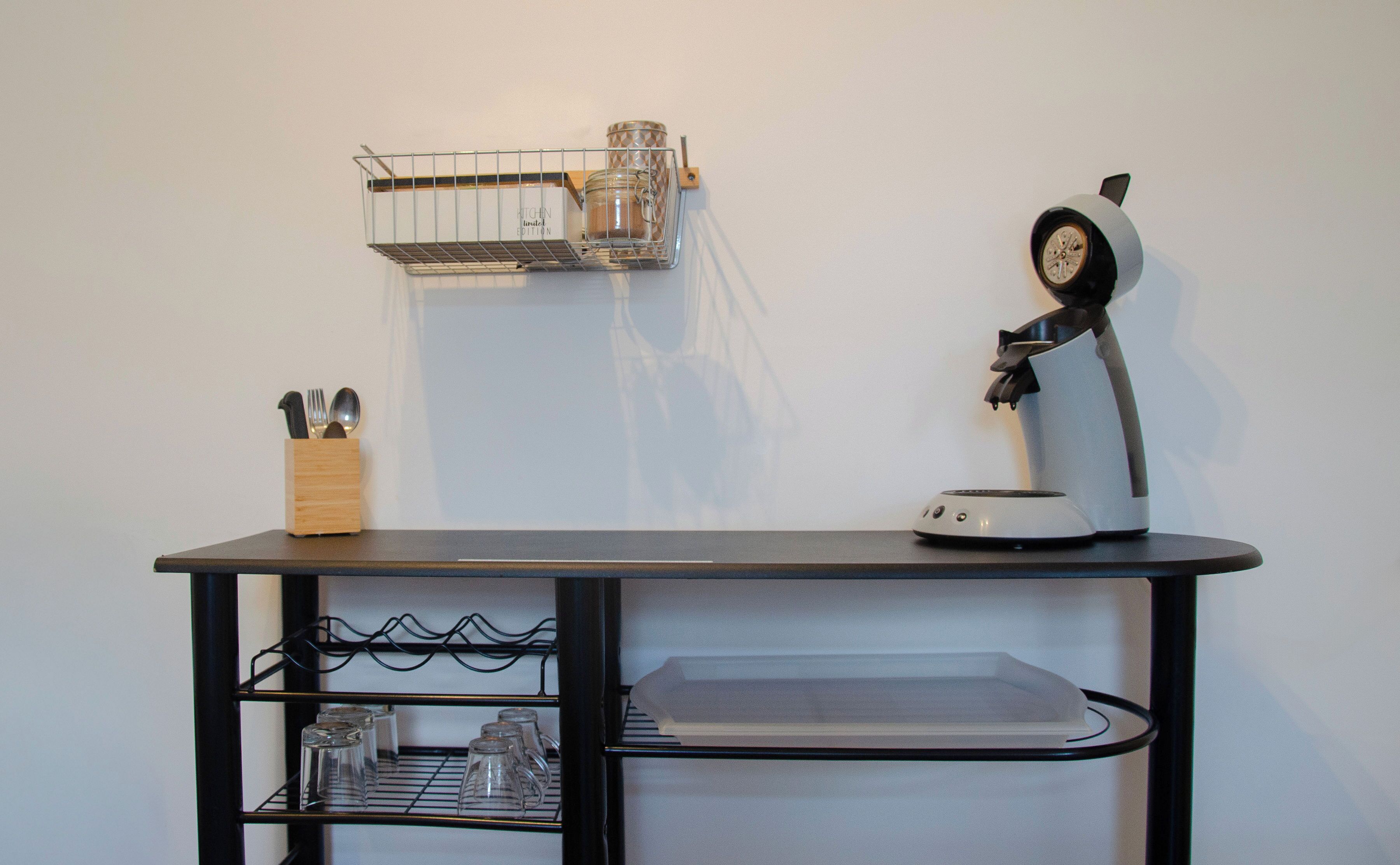 Basic Triple Room, 1 Bedroom | Soundproofing, cots/infant beds, free WiFi, bed sheets