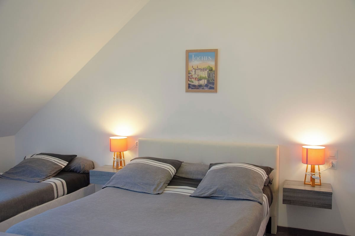 Basic Triple Room, 1 Bedroom | Soundproofing, cribs/infant beds, free WiFi, bed sheets