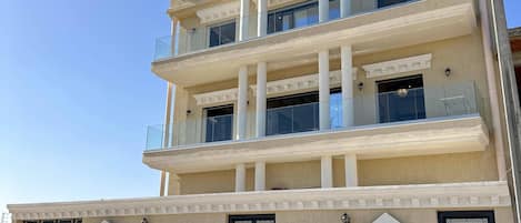 Apartment, 1 Bedroom, Smoking, Balcony | Front of property