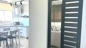 Apartemen, 1 kamar tidur, Boleh Merokok, balkon | Interior