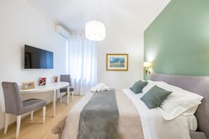 2 bedrooms, desk, travel cot, free WiFi