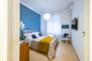2 bedrooms, desk, travel cot, free WiFi