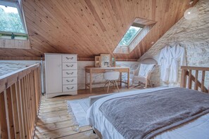 1 bedroom, premium bedding, bed sheets - The Apple Store - 1 Bedroom Cottage - St Ishmael's (Haverfordwest)
