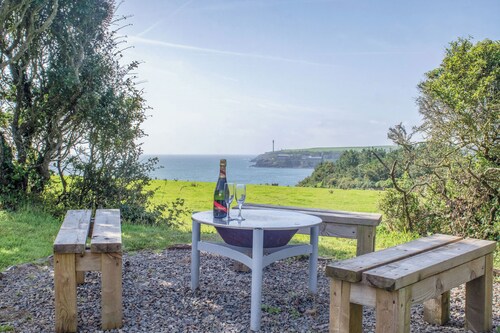 Haven View - 1 Bed Shepherds Hut - St Ishmael's