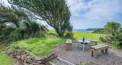 Haven View - 1 Bed Shepherds Hut - St Ishmael's