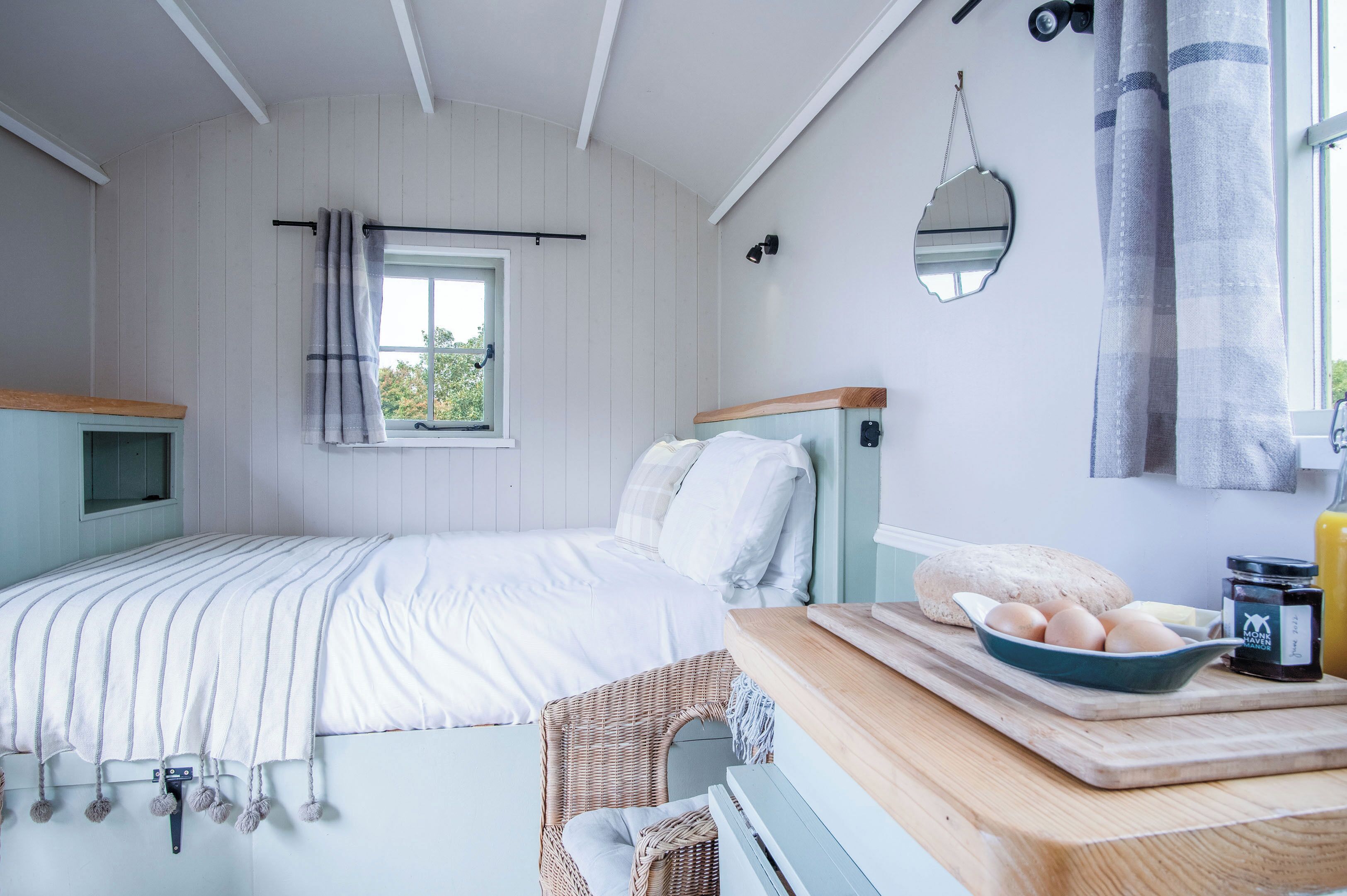 1 bedroom, premium bedding, bed sheets