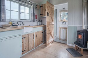 Fridge, stovetop, electric kettle, cookware/dishes/utensils - Haven View - 1 Bed Shepherds Hut - St Ishmael's (Haverfordwest)
