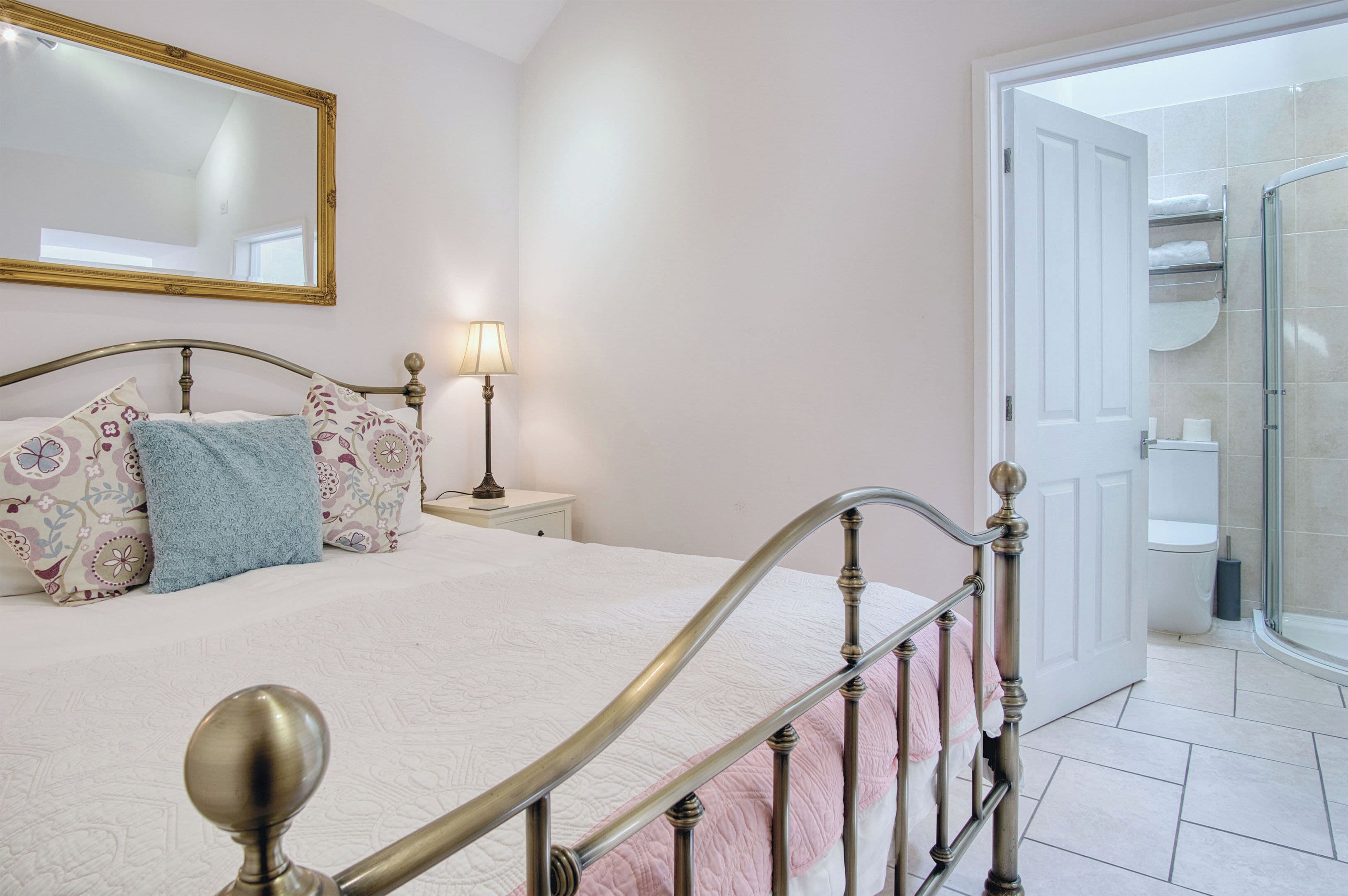 1 bedroom, premium bedding, bed sheets