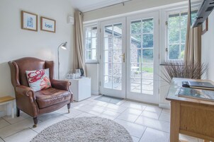 32-英寸智能电视（配备有线频道）