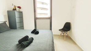2 chambres, fer et planche à repasser, Wi-Fi gratuit, draps fournis