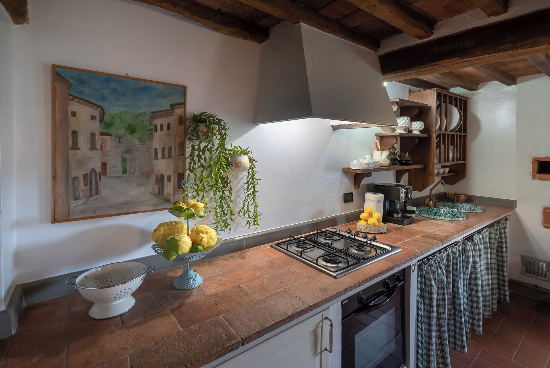Frigorifero, forno, piano cottura, lavastoviglie