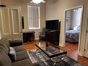 华丽公寓, 1 张大床和 1 张沙发床, 无烟房, 冰箱和微波炉 | 高档床上用品、笔记本电脑工作区、遮光窗帘、熨斗/熨板