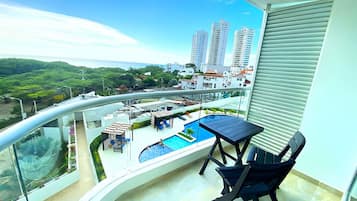 Apartment | Outdoor dining