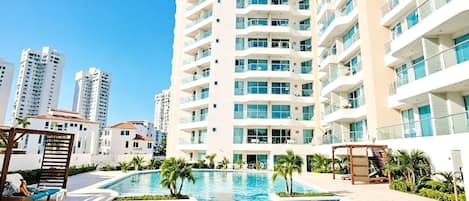 Outdoor pool, pool loungers