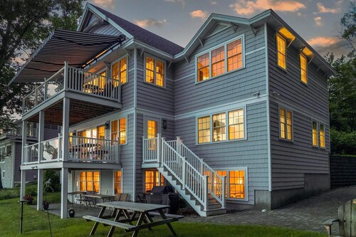 Winnie Waterfront - Beautiful Lakefront Home!!! sandy water, Close to Gunstock!!