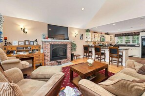 Smart TV, fireplace, DVD player