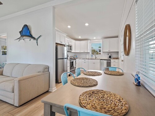 The Beach Nest - A Newly Renovated Paradise!