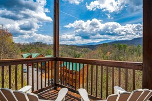 Property grounds - Rustic Log Cabin w/ Fireplaces, Arcade & Breathtaking Views (Pigeon Forge)