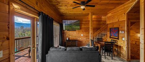 Una Smart TV, una chimenea