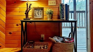 Interior - Mountain Mist - Secluded Cabin, MTN View, Hot Tub! (Sevierville)