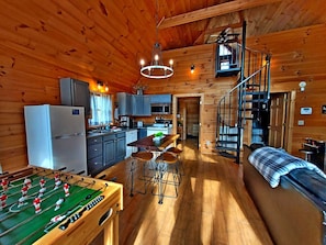Games room - Mountain Mist - Secluded Cabin, MTN View, Hot Tub! (Sevierville)