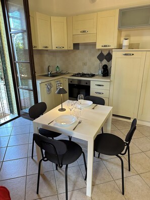 Fridge, microwave, oven, stovetop - Relaxation sea view with garden (Guardistallo)