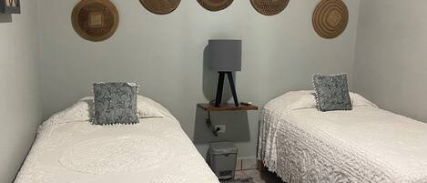 2 chambres, fer et planche à repasser, Wi-Fi, draps fournis