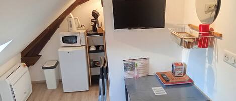 Habitación básica | 1 habitación, insonorización, wifi gratis y ropa de cama