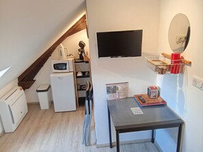 Habitación básica | 1 dormitorio, sistema de insonorización, wifi gratis y ropa de cama