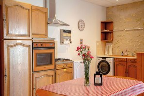 Basic Room | Shared kitchen | Mini-fridge, microwave, oven, coffee/tea maker - Le Relais de Louis (Orbigny)