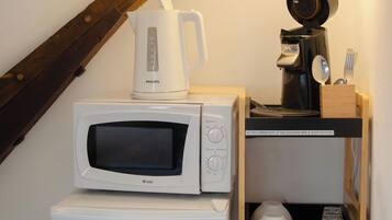 Basic Room | 1 bedroom, soundproofing, free WiFi, bed sheets