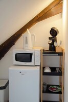1 habitación, sistema de insonorización, wifi gratis y ropa de cama 
