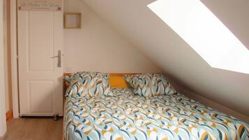 Basic Room | 1 bedroom, soundproofing, free WiFi, bed sheets