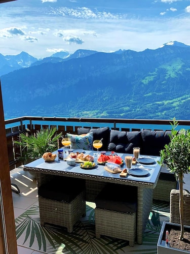 Wohlfühloase mit Traumblick auf den Thunersee – mit privater Sauna