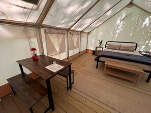 1 bedroom, bed sheets