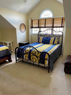 3 bedrooms, iron/ironing board, WiFi, bed sheets