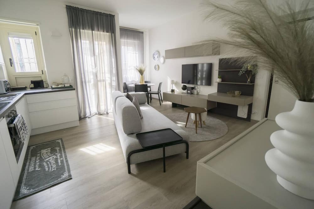 Charming and Modern Three-bedroom Apartment in the Heart of the City of Asti