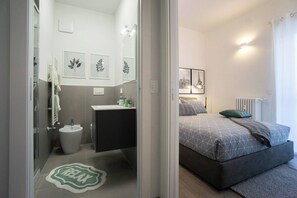 Appartement, 2 chambres, balcon, vue ville | Salle de bain